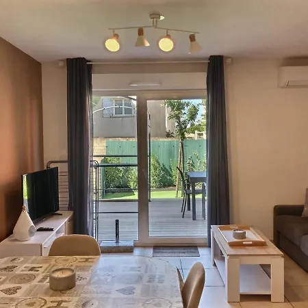 Pavillon Dansune Avec Piscine فيلة