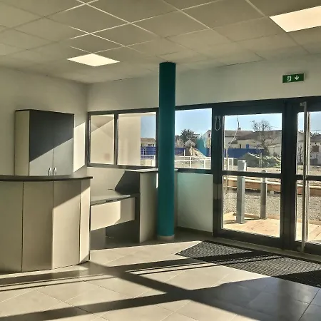 Pavillon Dansune Avec Piscine فيلة *