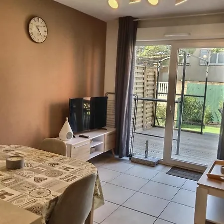Pavillon Dansune Avec Piscine